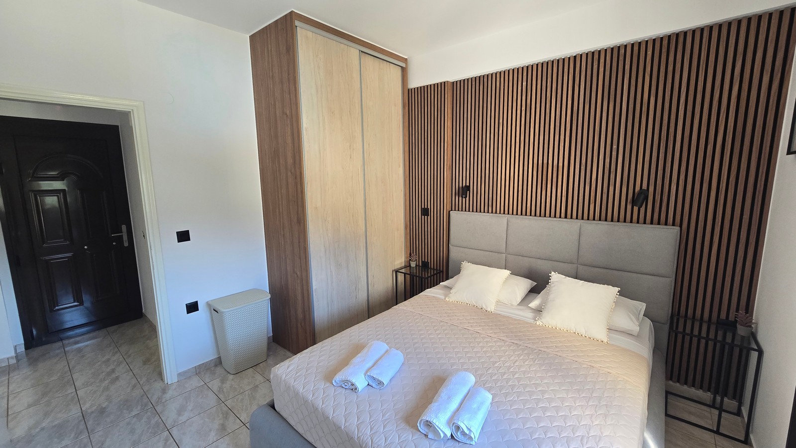 Listing photograph 11 of 13 of the apartment in Stylos, published by Euroland Property Group.