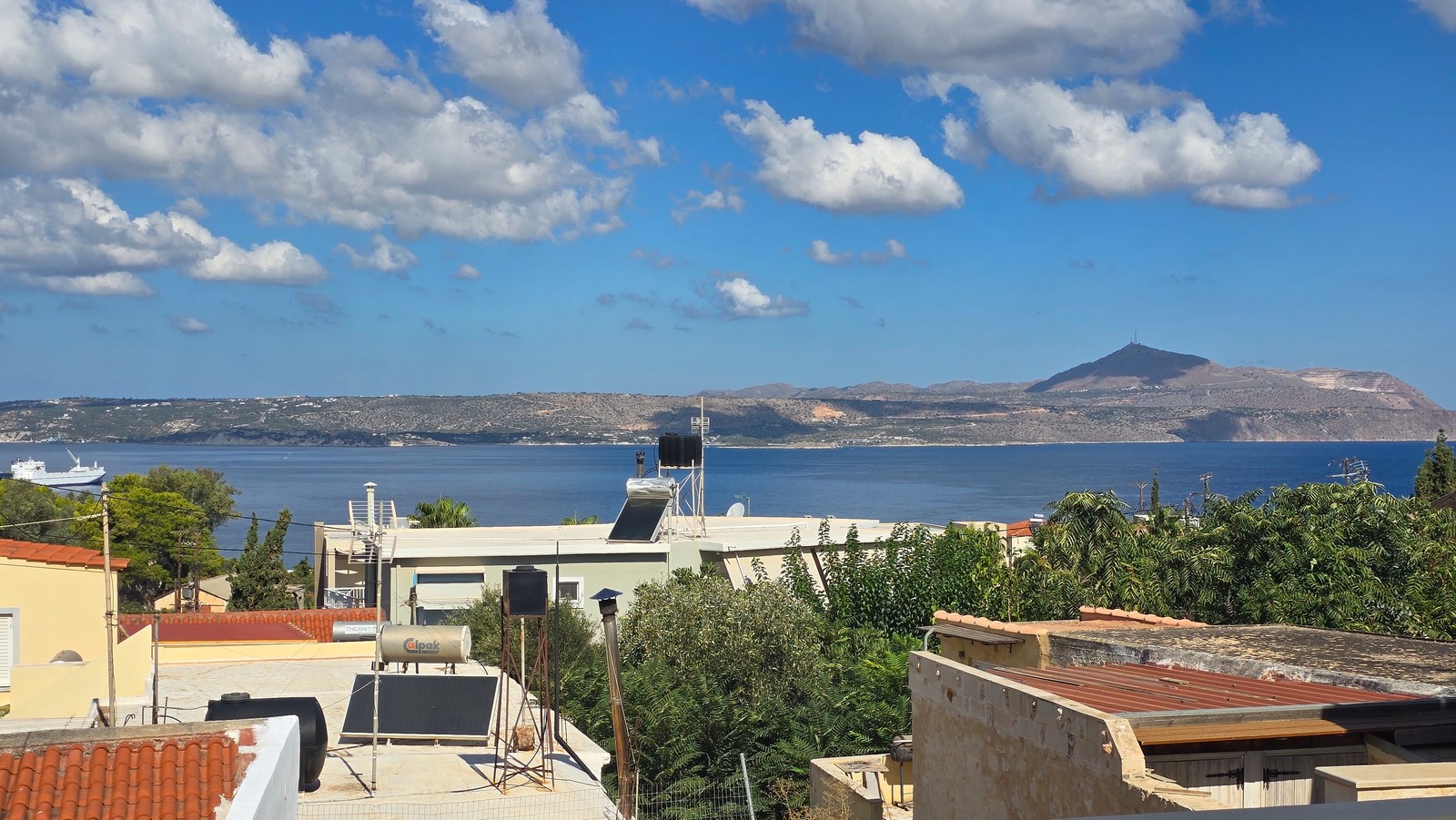 Listing photograph 2 of 33 of the house in Plaka, Apokoronas, published by Euroland Property Group.