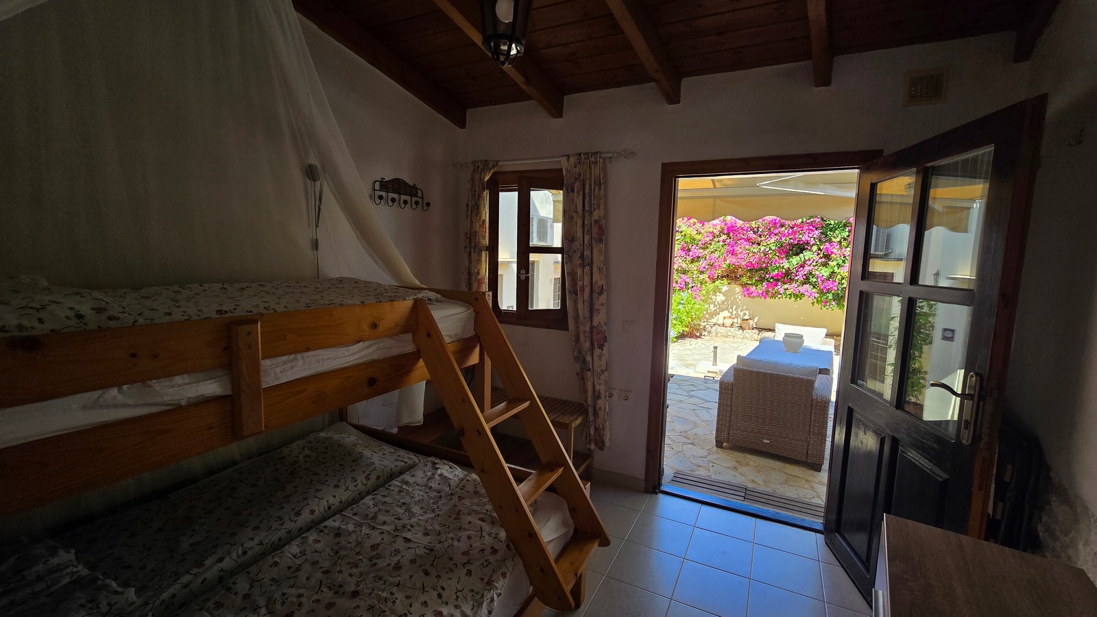 Listing photograph 31 of 33 of the house in Plaka, Apokoronas, published by Euroland Property Group.