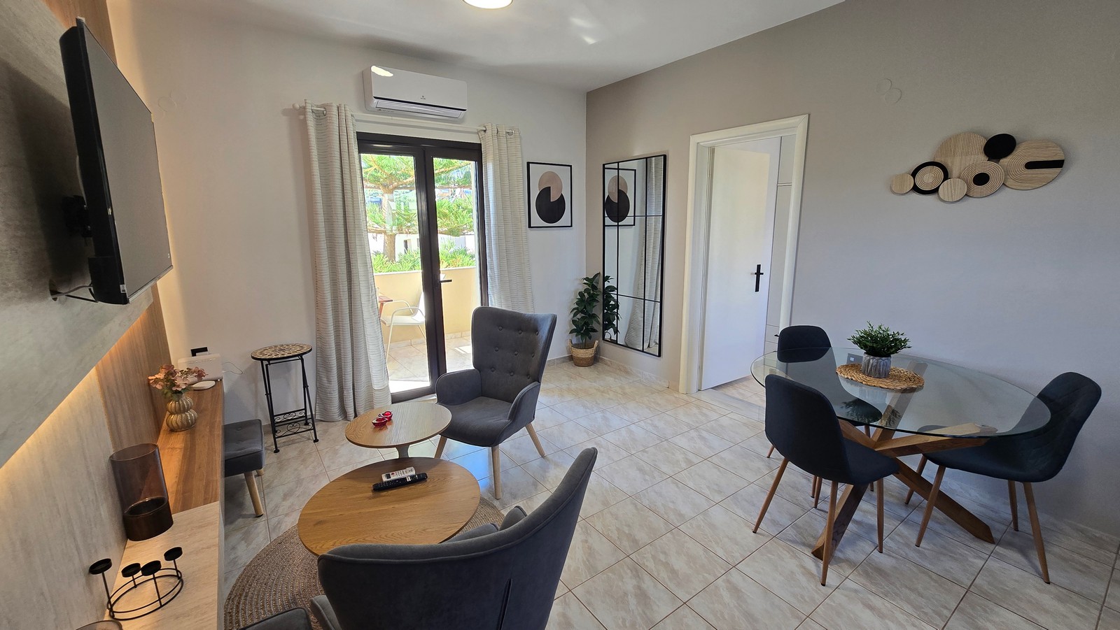 Listing photograph 7 of 13 of the apartment in Stylos, published by Euroland Property Group.
