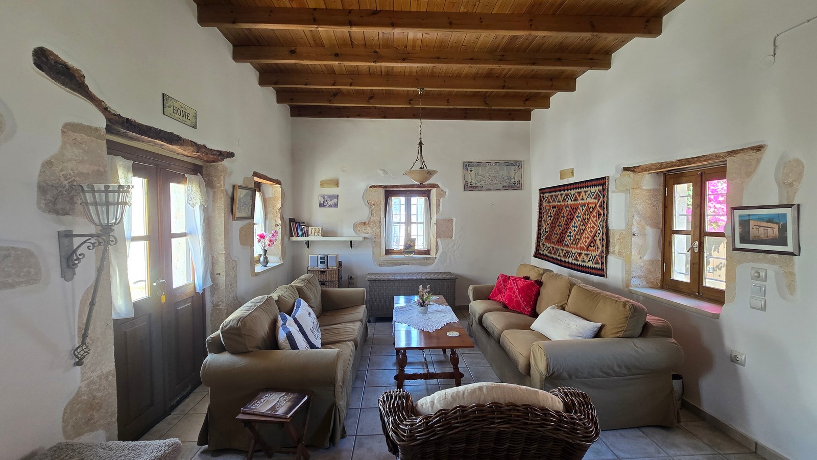 Listing photograph 6 of 33 of the house in Plaka, Apokoronas, published by Euroland Property Group.