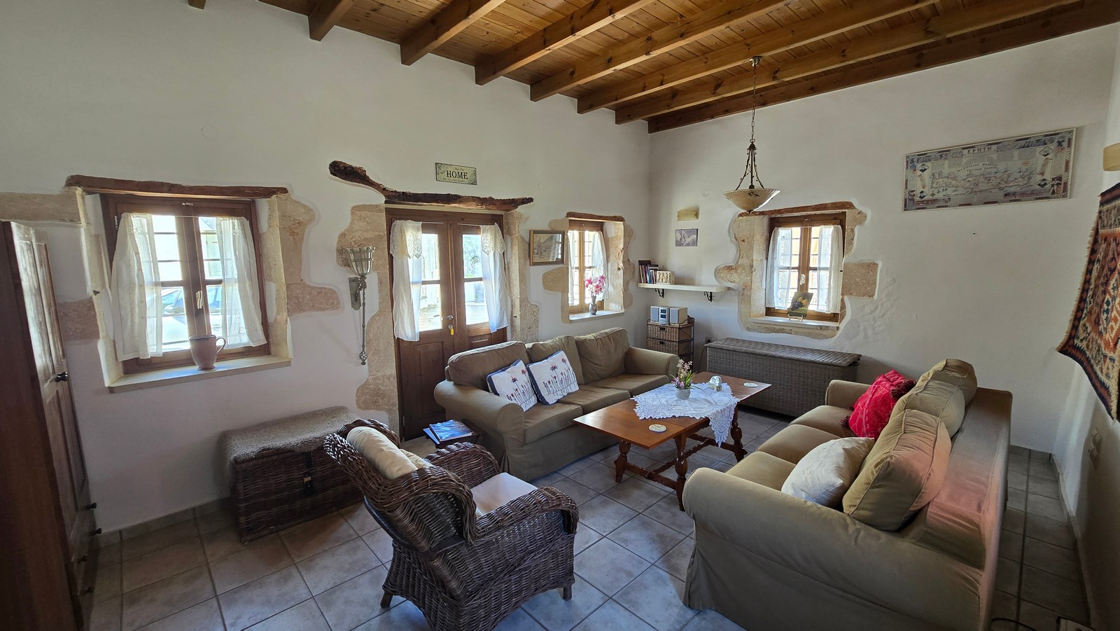 Listing photograph 13 of 33 of the house in Plaka, Apokoronas, published by Euroland Property Group.