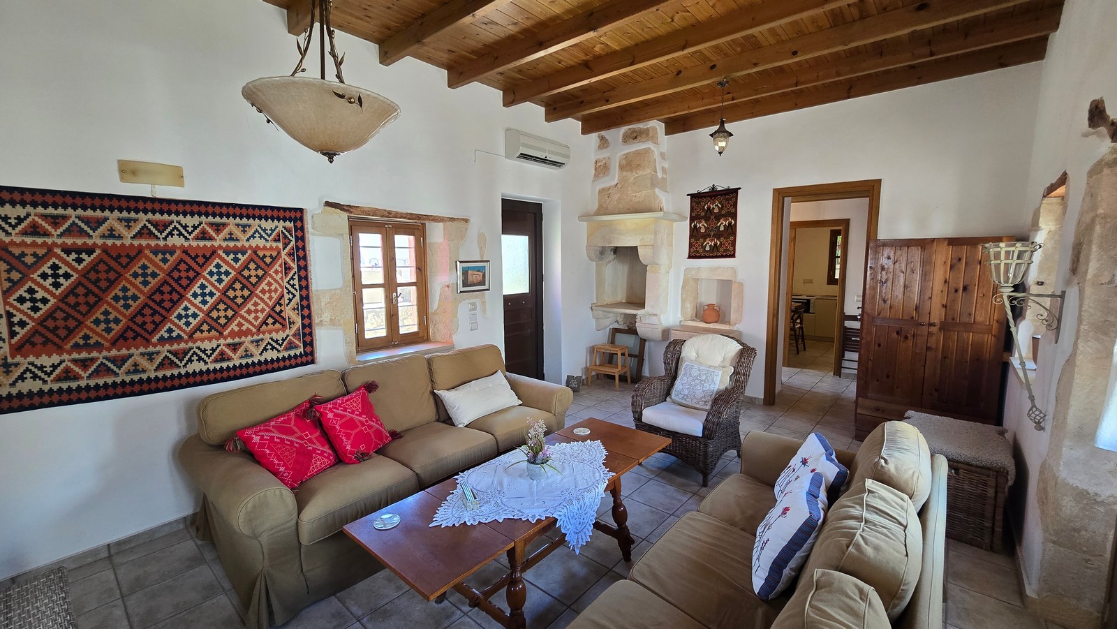 Listing photograph 15 of 33 of the house in Plaka, Apokoronas, published by Euroland Property Group.
