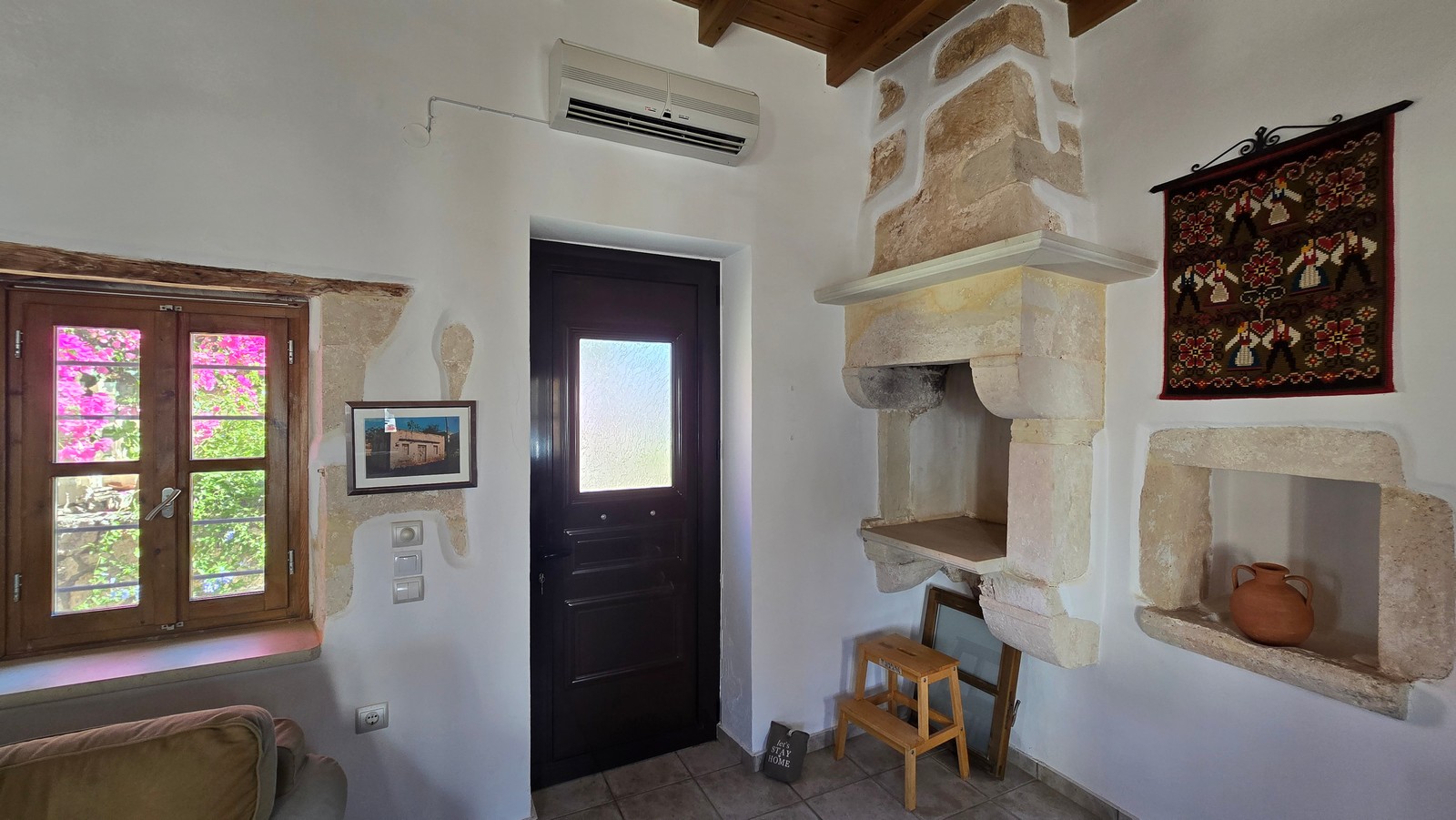 Listing photograph 17 of 33 of the house in Plaka, Apokoronas, published by Euroland Property Group.
