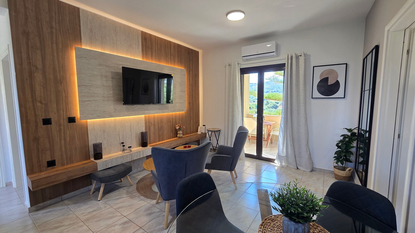 Listing photograph 9 of 13 of the apartment in Stylos, published by Euroland Property Group.