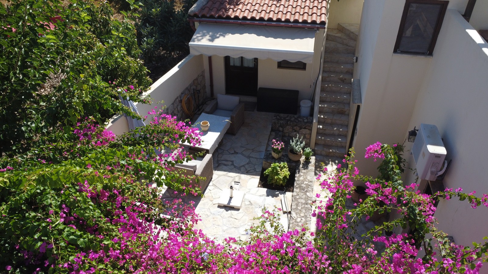 Listing photograph 10 of 33 of the house in Plaka, Apokoronas, published by Euroland Property Group.