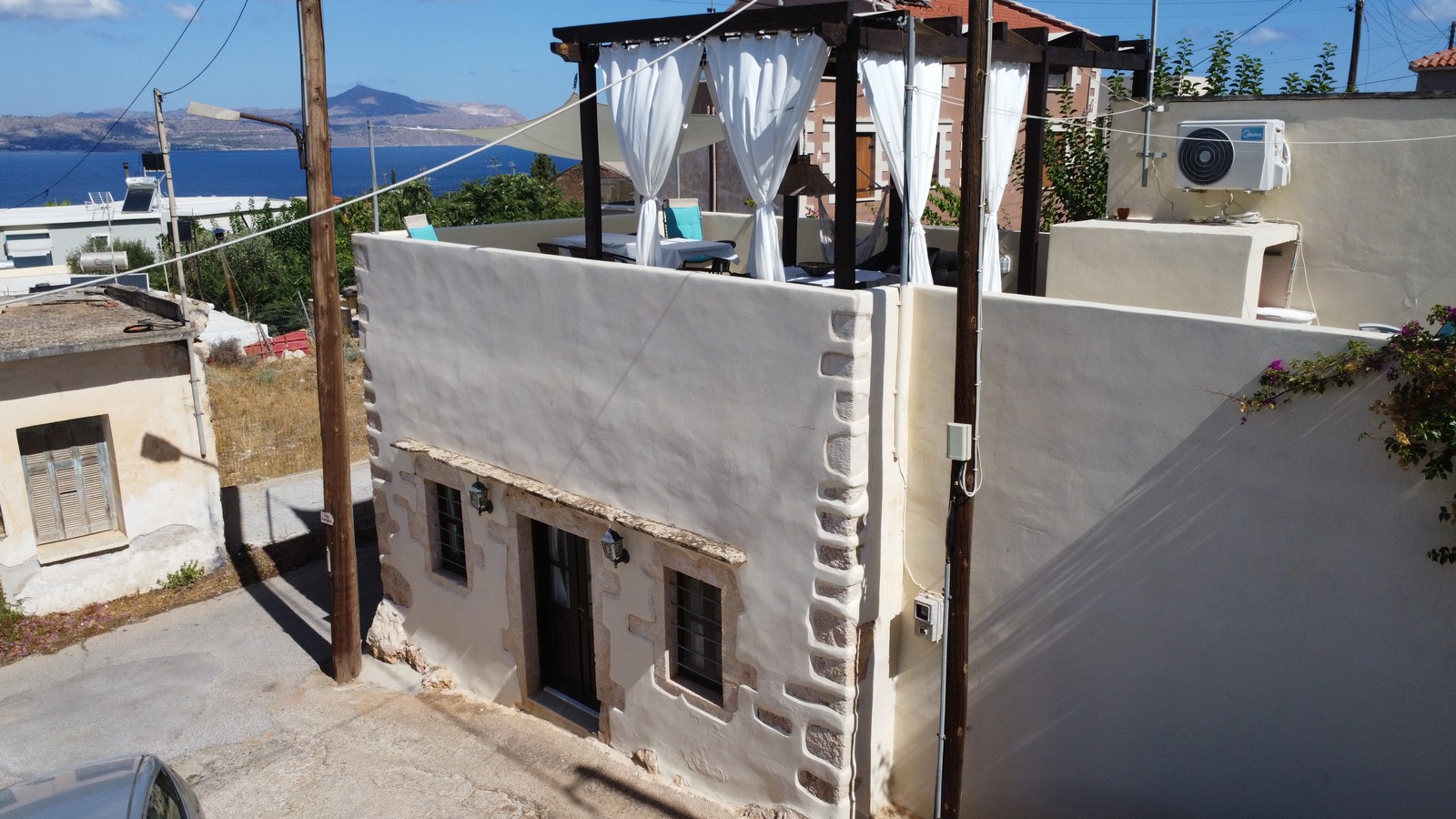 Listing photograph 12 of 33 of the house in Plaka, Apokoronas, published by Euroland Property Group.