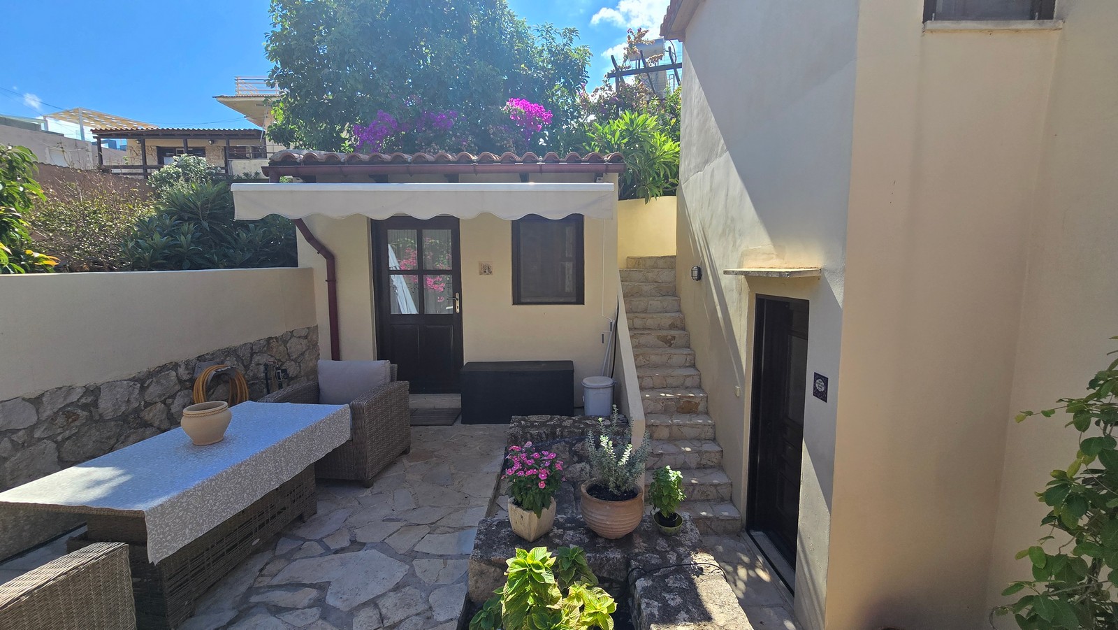 Listing photograph 9 of 33 of the house in Plaka, Apokoronas, published by Euroland Property Group.