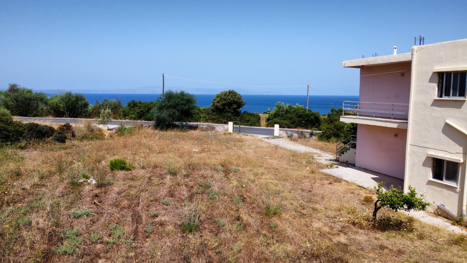 Listing photograph 3 of 37 of the house in Chorafakia, published by Euroland Property Group.